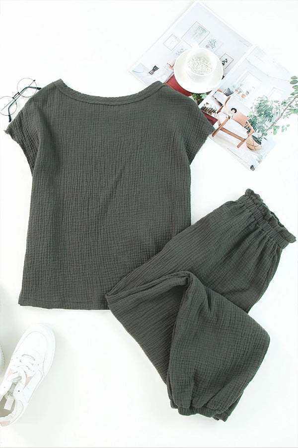 グレー シワ加工テクスチャー T シャツ & ジョガー パンツ セット