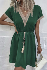 Solid color short-sleeved lace V-neck waist dress